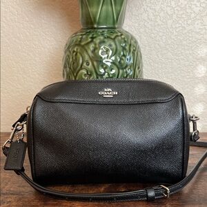 Coach Mini Bennett Leather Crossbody Bag Gold Black F76629